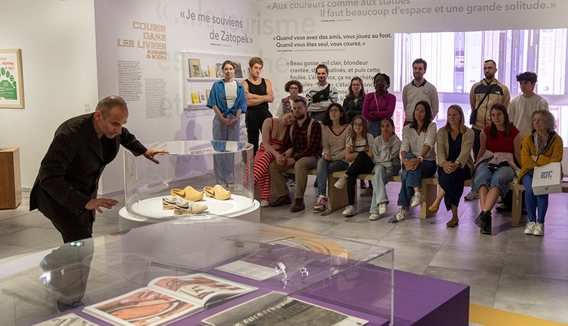 Denis Plassard explique ce qu'il fait, et ce qu'il attend des participants.