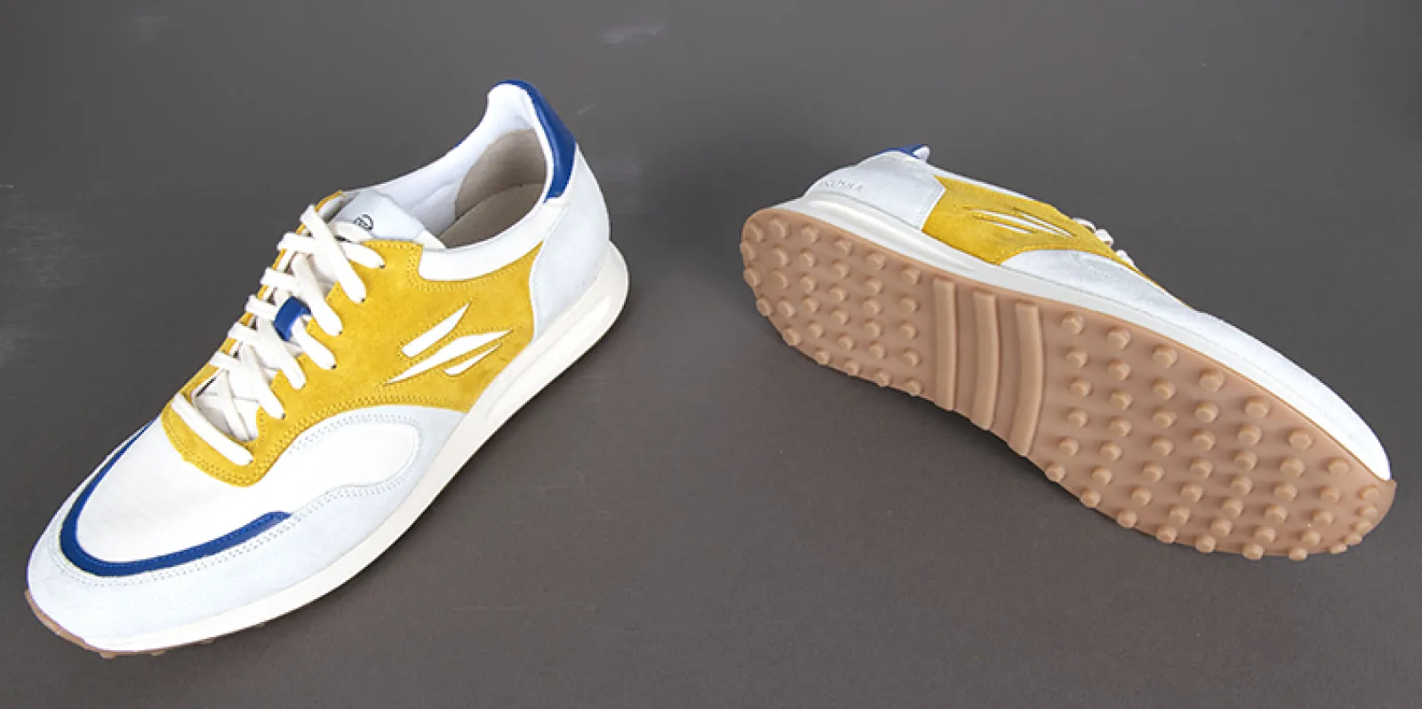 Vue 2 – chaussures jaune