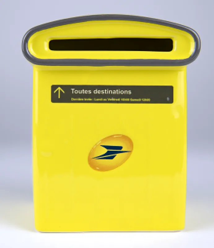 Vue 1 – Tirelire boîte aux lettres