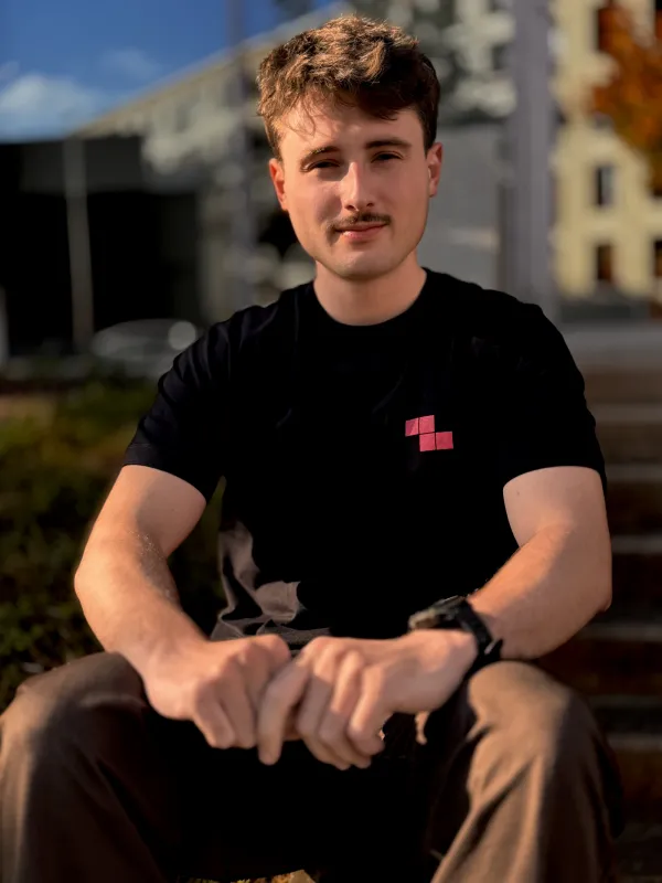 Vue 9 – Photo T-shirt La Poste Tetris 